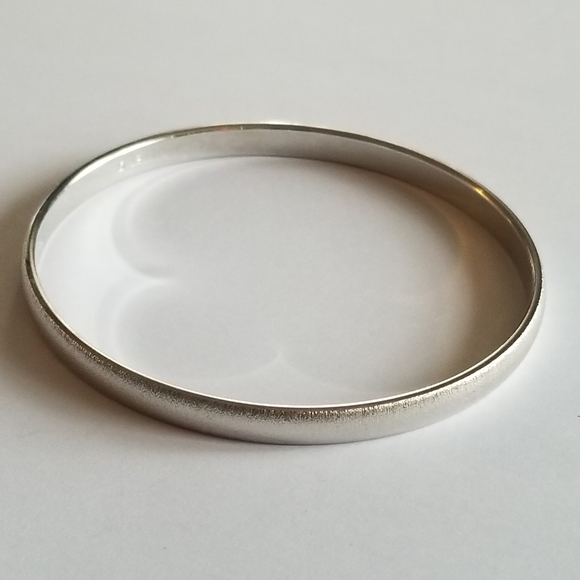 Vintage Monet bangle bracelet silver tone textured finish - Picture 11 of 13